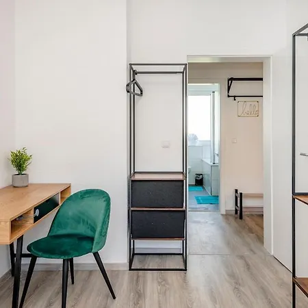 Zentrale 2-zi-wohnung - - Nahe Arena