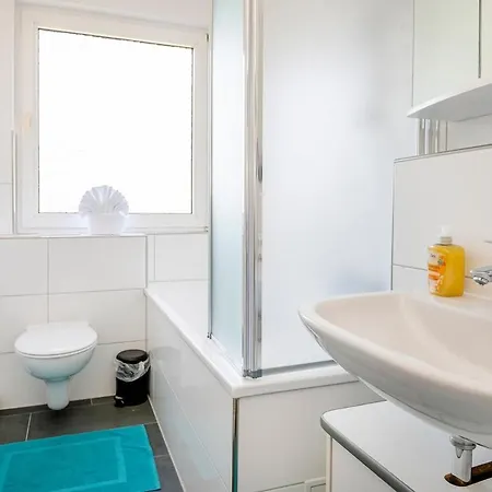 Zentrale 2-zi-wohnung - - Nahe Arena Apartment